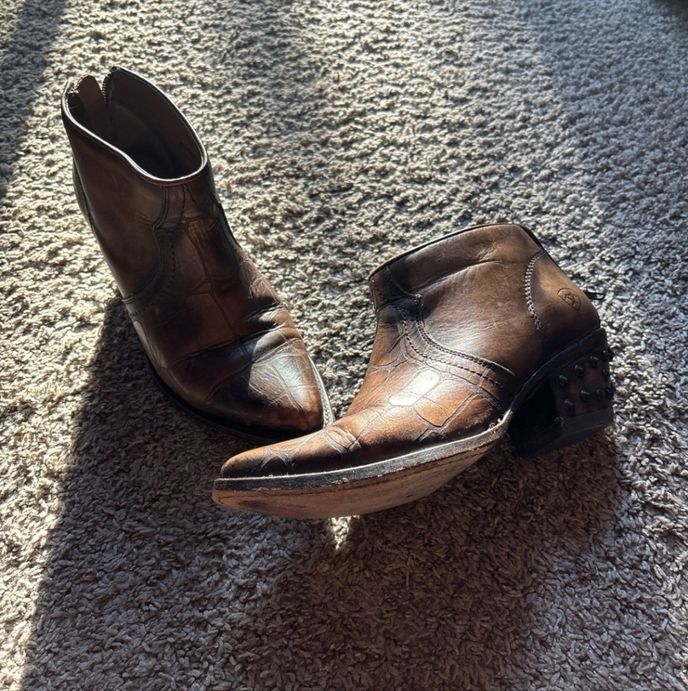 Gorgeous Western Ariat Booties